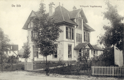 8413 Gezicht op een villa in het Park Vogelenzang te Bilthoven.